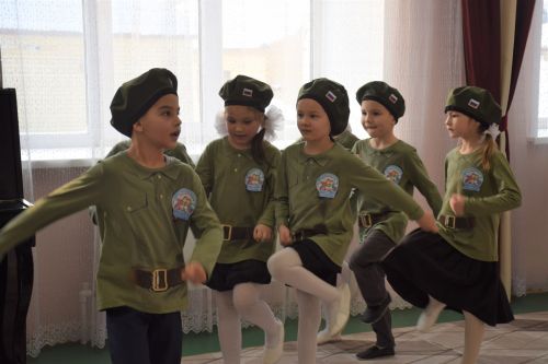 В Нурлате прошел I районный смотр строя и песни среди дошкольников (фоторепортаж)