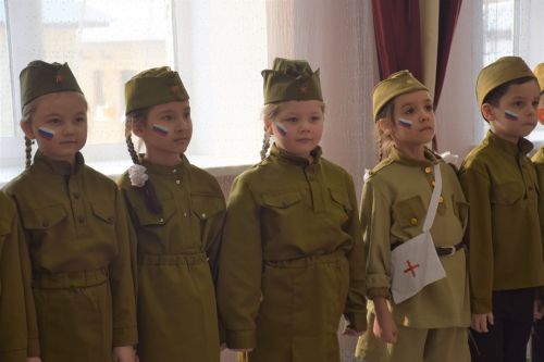 В Нурлате прошел I районный смотр строя и песни среди дошкольников (фоторепортаж)