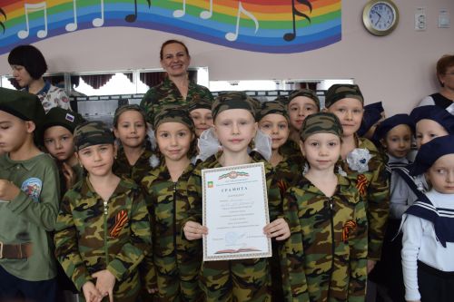 В Нурлате прошел I районный смотр строя и песни среди дошкольников (фоторепортаж)