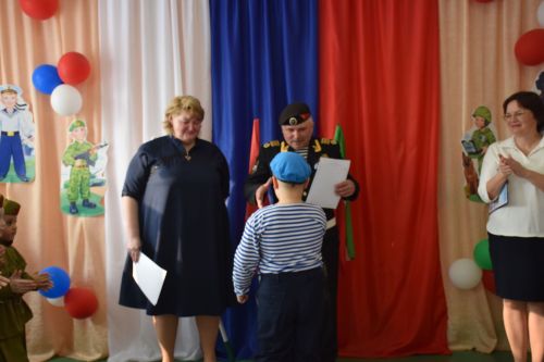 В Нурлате прошел I районный смотр строя и песни среди дошкольников (фоторепортаж)