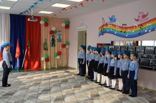 В Нурлате прошел I районный смотр строя и песни среди дошкольников (фоторепортаж)