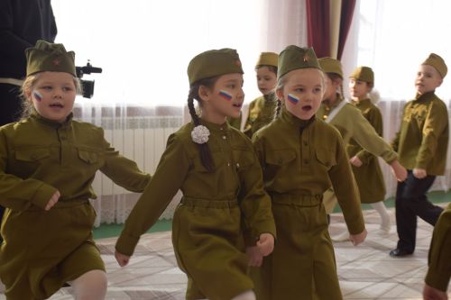 В Нурлате прошел I районный смотр строя и песни среди дошкольников (фоторепортаж)