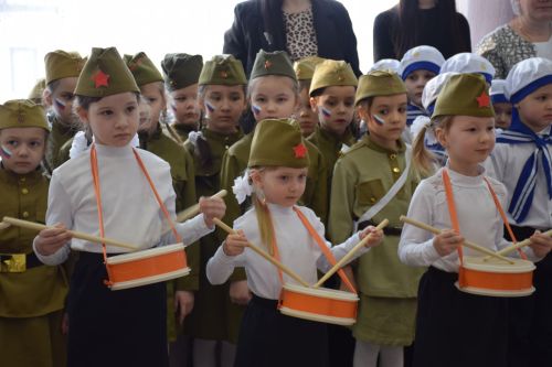В Нурлате прошел I районный смотр строя и песни среди дошкольников (фоторепортаж)