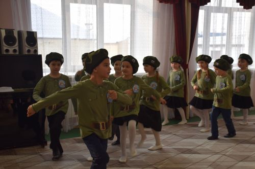В Нурлате прошел I районный смотр строя и песни среди дошкольников (фоторепортаж)