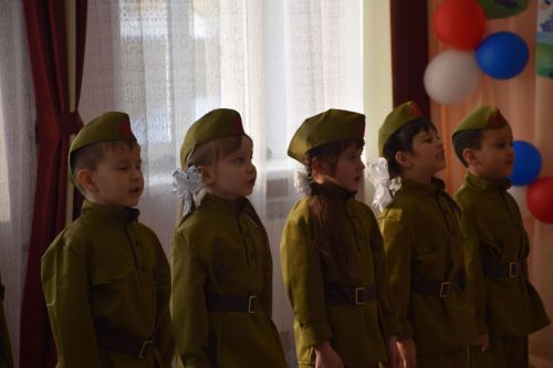 В Нурлате прошел I районный смотр строя и песни среди дошкольников (фоторепортаж)