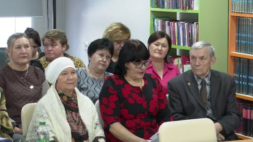 Местная поэтесса Альфия Тухватуллина-Гумерова презентовала свой второй сборник стихов