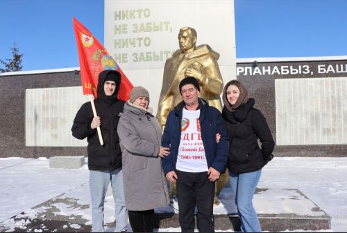 В День защитника Отечества ветераны ЦГВ встретились у Вечного огня