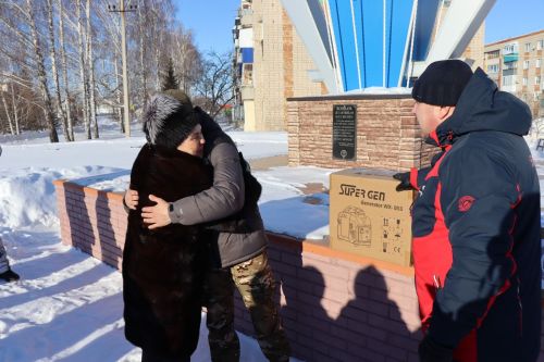 Нурлатцы подарки бойцам СВО передали в праздничный день
