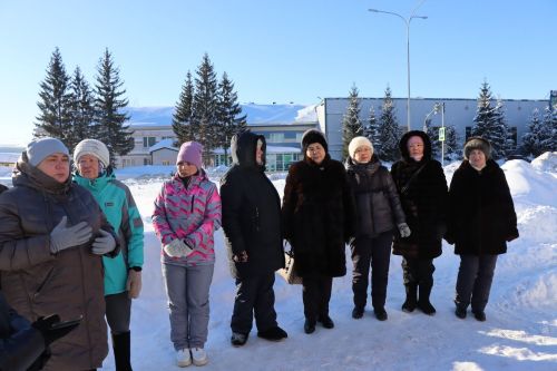 Нурлатцы подарки бойцам СВО передали в праздничный день