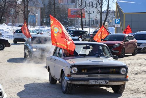 В День защитника Отечества ветераны ЦГВ встретились у Вечного огня