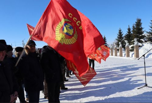 В День защитника Отечества ветераны ЦГВ встретились у Вечного огня