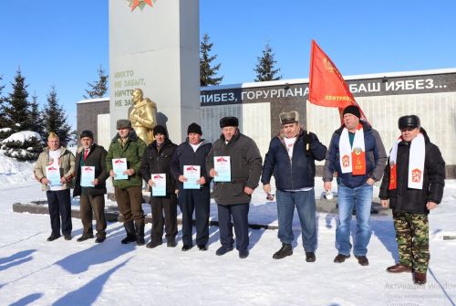 В День защитника Отечества ветераны ЦГВ встретились у Вечного огня