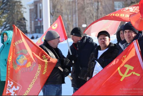 В День защитника Отечества ветераны ЦГВ встретились у Вечного огня