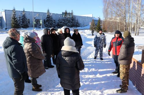 Нурлатцы подарки бойцам СВО передали в праздничный день