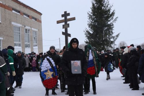 В Нурлатском районе простились с погибшим участником СВО