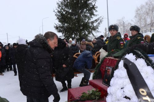 В Нурлатском районе простились с погибшим участником СВО