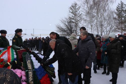 В Нурлатском районе простились с погибшим участником СВО