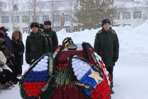 В Нурлатском районе простились с погибшим участником СВО