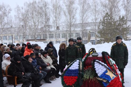 В Нурлатском районе простились с погибшим участником СВО