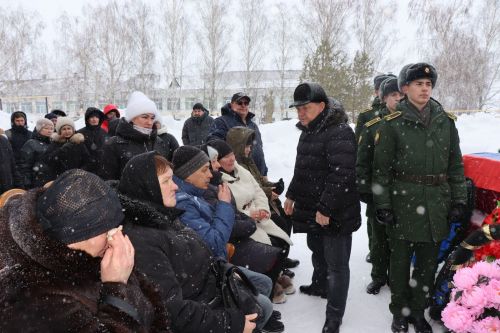 В Нурлатском районе простились с погибшим участником СВО