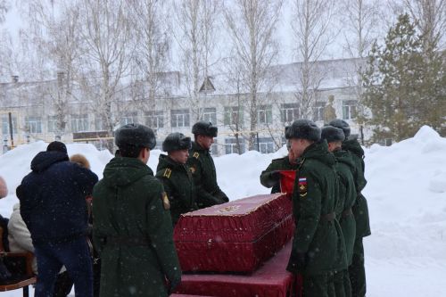 В Нурлатском районе простились с погибшим участником СВО