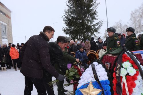 В Нурлатском районе простились с погибшим участником СВО