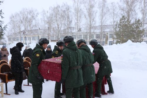 В Нурлатском районе простились с погибшим участником СВО