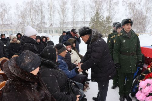 В Нурлатском районе простились с погибшим участником СВО