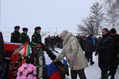 В Нурлатском районе простились с погибшим участником СВО