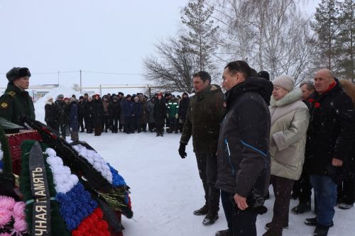 В Нурлатском районе простились с погибшим участником СВО