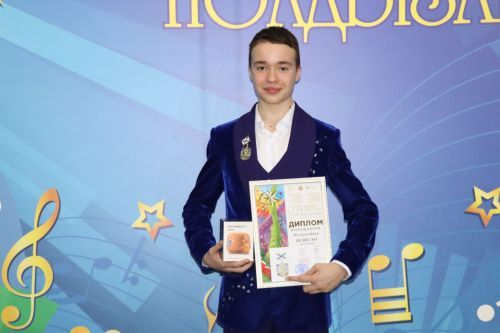 Иван Маликов из Нурлата награжден нагрудным знаком «Артист-патриот»