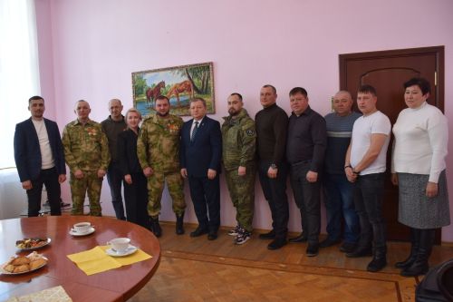 Состоялась очередная встреча главы Нурлатского района Дамира Ишкинеева с мобилизованными, прибывшими в отпуск