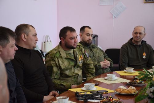 Состоялась очередная встреча главы Нурлатского района Дамира Ишкинеева с мобилизованными, прибывшими в отпуск