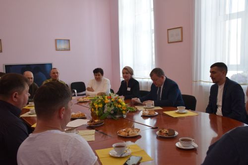 Состоялась очередная встреча главы Нурлатского района Дамира Ишкинеева с мобилизованными, прибывшими в отпуск