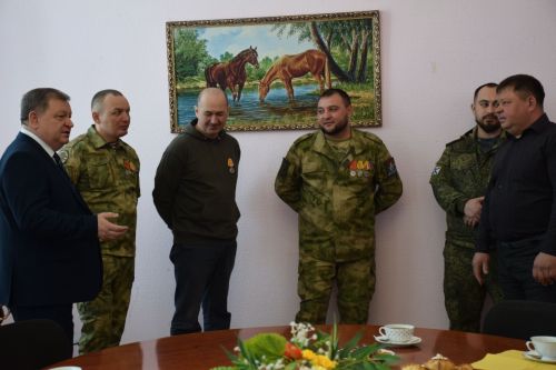 Состоялась очередная встреча главы Нурлатского района Дамира Ишкинеева с мобилизованными, прибывшими в отпуск
