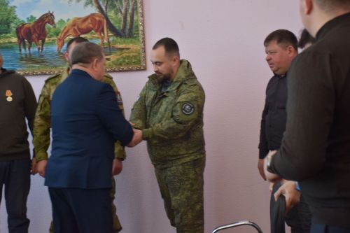 Состоялась очередная встреча главы Нурлатского района Дамира Ишкинеева с мобилизованными, прибывшими в отпуск