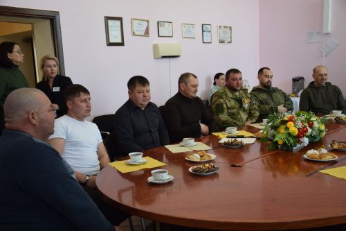 Состоялась очередная встреча главы Нурлатского района Дамира Ишкинеева с мобилизованными, прибывшими в отпуск