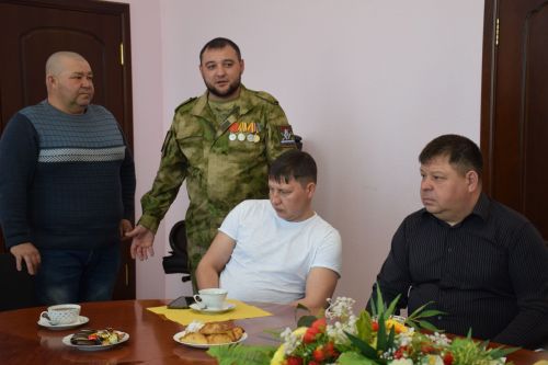 Состоялась очередная встреча главы Нурлатского района Дамира Ишкинеева с мобилизованными, прибывшими в отпуск