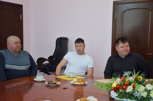 Состоялась очередная встреча главы Нурлатского района Дамира Ишкинеева с мобилизованными, прибывшими в отпуск