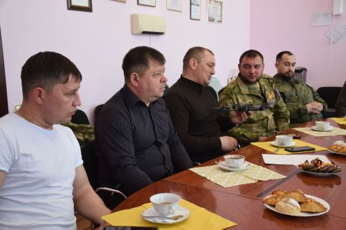 Состоялась очередная встреча главы Нурлатского района Дамира Ишкинеева с мобилизованными, прибывшими в отпуск