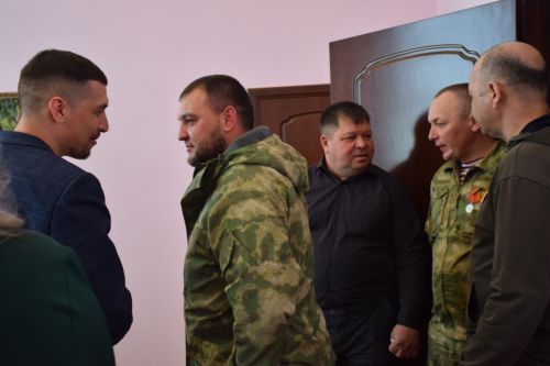 Состоялась очередная встреча главы Нурлатского района Дамира Ишкинеева с мобилизованными, прибывшими в отпуск