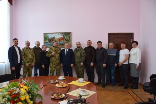 Состоялась очередная встреча главы Нурлатского района Дамира Ишкинеева с мобилизованными, прибывшими в отпуск