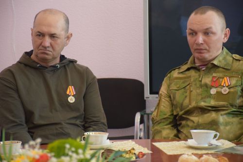 Состоялась очередная встреча главы Нурлатского района Дамира Ишкинеева с мобилизованными, прибывшими в отпуск