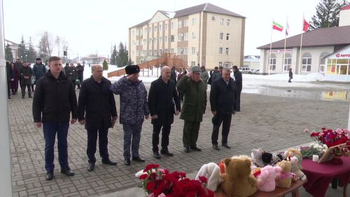 Нурлатцы присоединились к акции памяти жертв теракта в «Крокусе»