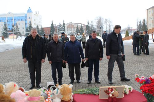 Нурлатцы почтили память погибших в ходе теракта в Подмосковье