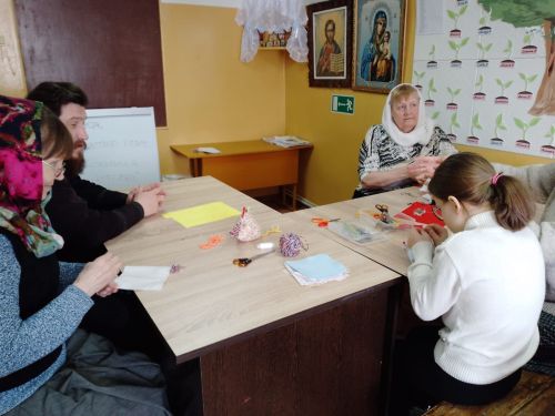 В воскресной школе «Ильинский росточек» прошел мастер-класс по изготовлению Пасхальных курочек
