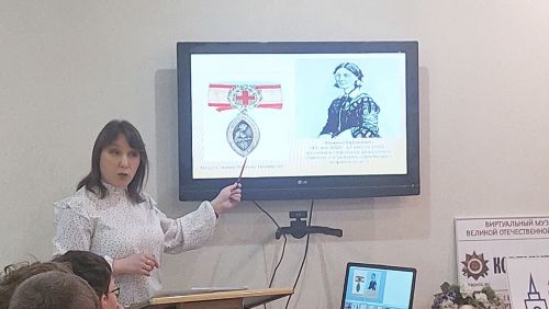 О подвиге военных медсестер говорили на Уроке мужества