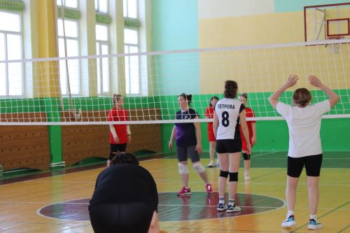 В Нурлате впервые прошел турнир по волейболу среди сборных команд матерей