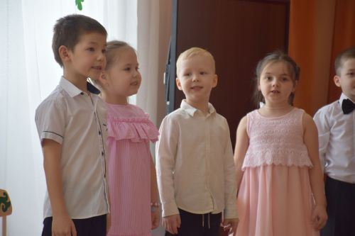 В преддверии 8 Марта в детском саду «Солнышко» пригласили мам и бабушек на утренник