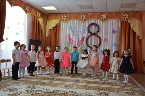 В преддверии 8 Марта в детском саду «Солнышко» пригласили мам и бабушек на утренник